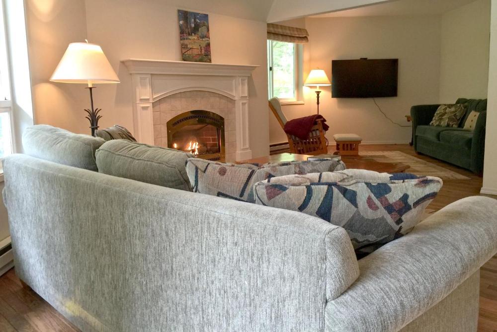 Snowline Cabin 13 - An Architectural Gem Pet Friendly and Free Wi-fi